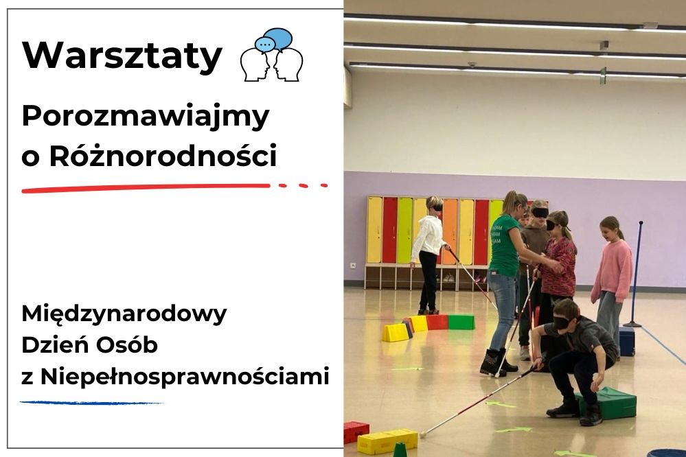 Zdjecie przedstawia sześciu uczniów w holu szkolnym. Trzech uczniów porusza się z zasłoniętymi oczami oraz przy pomocy białej laski. Na podłodze są rozstawione liczne przeszkody.